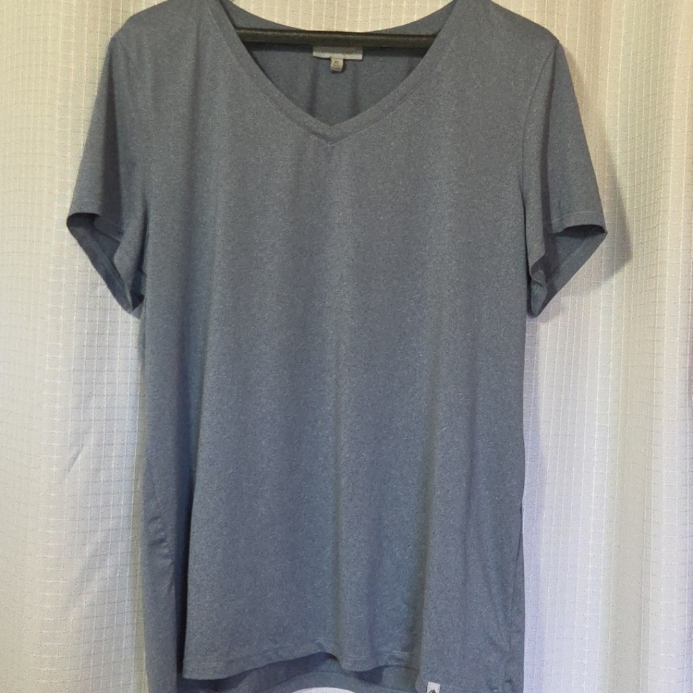Ocean Coast Women’s Gray Short Sleeve V-Neck Top, size XL